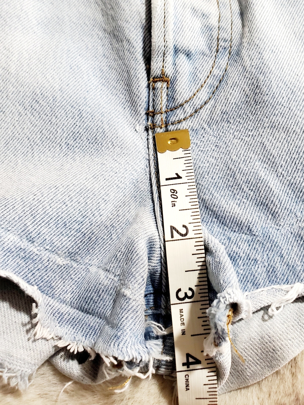 Reformation Denim Shorts Size 30 Light Wash Frayed Hem Button Fly Coastal  Boho - Picture 9 of 11